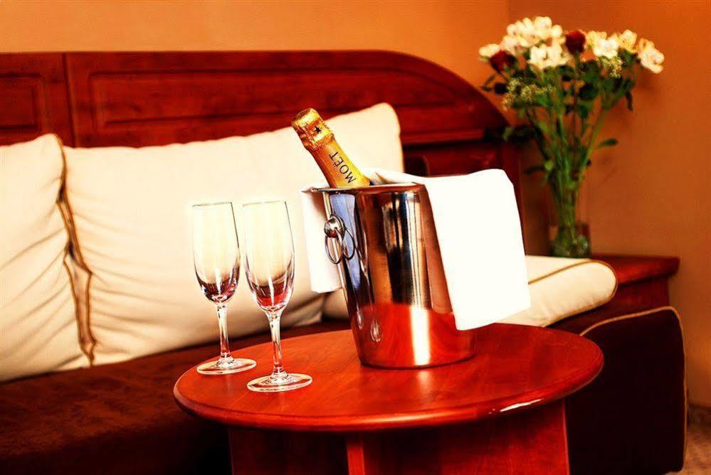 Hotel U Divadla - Czech Leading Hotels Praha Eksteriør bilde